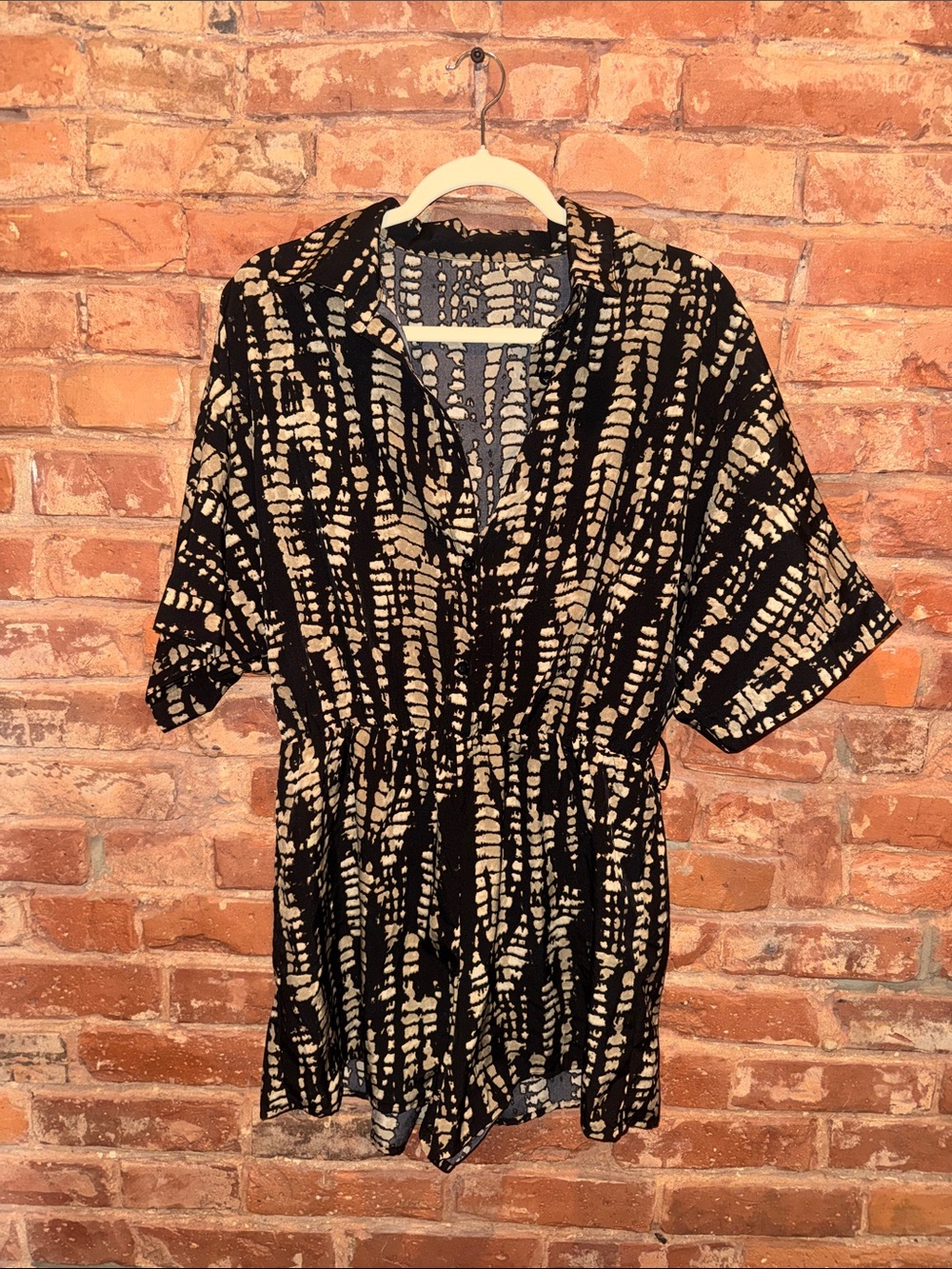 Black and Cream Tie-Dye Pattern Short Romper - missing belt